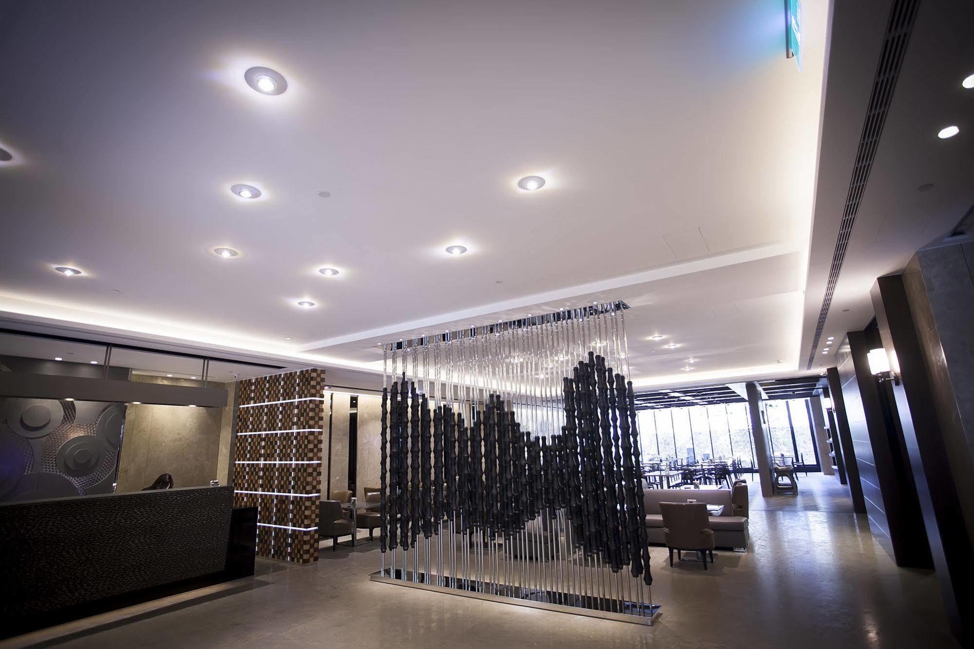 Royal Group Hotel Minghua Branch Каосюн Екстериор снимка