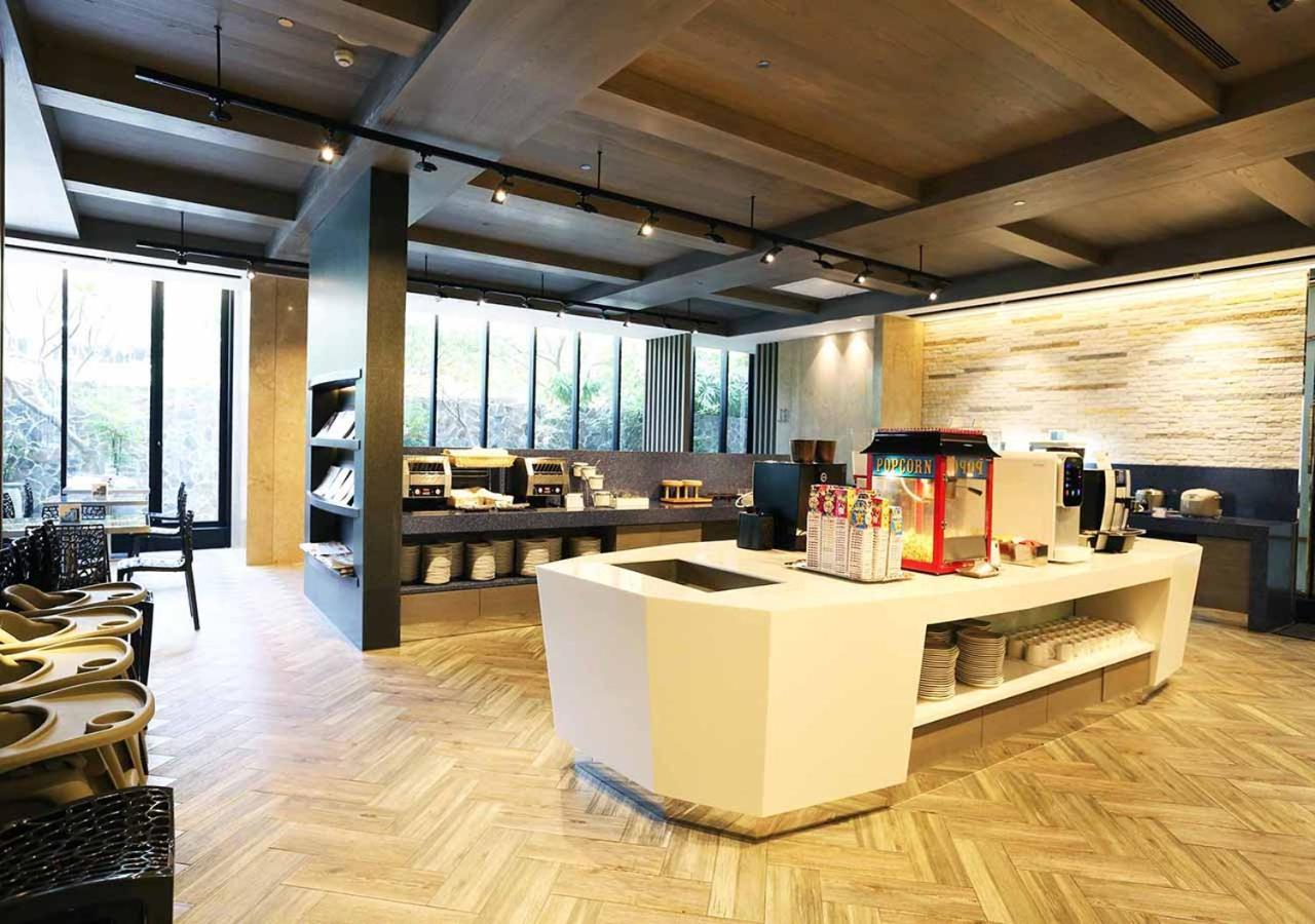 Royal Group Hotel Minghua Branch Каосюн Екстериор снимка
