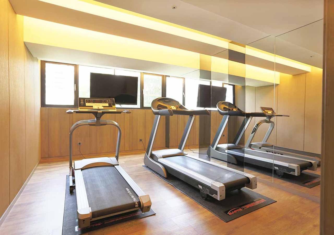 Royal Group Hotel Minghua Branch Каосюн Екстериор снимка